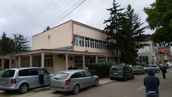 У ЛЕСКОВЦУ ЗАТВОРЕНА КОВИД АМБУЛАНТА: Са респираторним инфекцијама код изабраног лекара У ЛЕСКОВЦУ ЗАТВОРЕНА КОВИД АМБУЛАНТА: Са респираторним инфекцијама код изабраног лекара