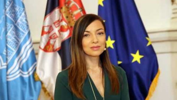 ПОЛИТИЧКИ ЛЕШИНАРИ КОЈИ НЕ ЗНАЈУ ШТА ХОЋЕ Месаровић одговорила Алексићу: Сада би изборе кад им није прошла прелазна влада (ФОТО) ПОЛИТИЧКИ ЛЕШИНАРИ КОЈИ НЕ ЗНАЈУ ШТА ХОЋЕ Месаровић одговорила Алексићу: Сада би изборе кад им није прошла прелазна влада (ФОТО)