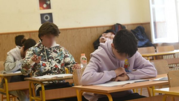 ТРЕЋИ ПРЕДМЕТ НА МАТУРИ ЈОШ МОГУЋЕ ПРОМЕНИТИ: Измене у уторак и среду у основним школама ТРЕЋИ ПРЕДМЕТ НА МАТУРИ ЈОШ МОГУЋЕ ПРОМЕНИТИ: Измене у уторак и среду у основним школама