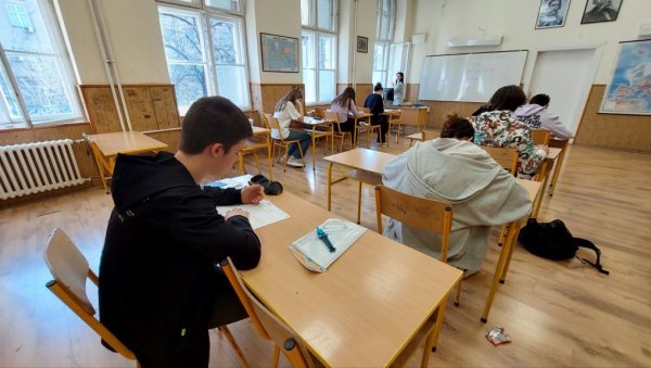 СРПСКИ ЛАКШИ ОД МАТЕМАТИКЕ: Проба мале матуре за 64.418 ђака осмог разреда при крају, већина школа одржала испит СРПСКИ ЛАКШИ ОД МАТЕМАТИКЕ: Проба мале матуре за 64.418 ђака осмог разреда при крају, већина школа одржала испит