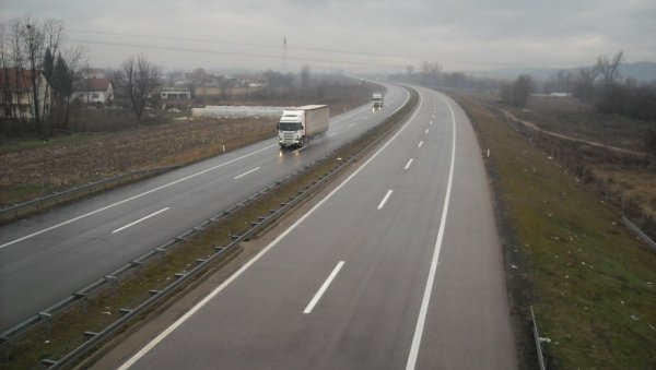 ТЕШКО ПОВРЕЂЕНЕ ДЕВОЈЧИЦА (13) И ЈЕДНА ЖЕНА: Детаљи саобраћајне несреће код Лесковца, на додатним прегледима мушкарац и деветогодишњакиња ТЕШКО ПОВРЕЂЕНЕ ДЕВОЈЧИЦА (13) И ЈЕДНА ЖЕНА: Детаљи саобраћајне несреће код Лесковца, на додатним прегледима мушкарац и деветогодишњакиња