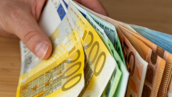 ПОСАО ОД ПОЛА МИЛИОНА ЕВРА КОЈИ НИКО НЕЋЕ: Дају и бесплатан стан, службени ауто, а сви избегавају због једне ствари ПОСАО ОД ПОЛА МИЛИОНА ЕВРА КОЈИ НИКО НЕЋЕ: Дају и бесплатан стан, службени ауто, а сви избегавају због једне ствари