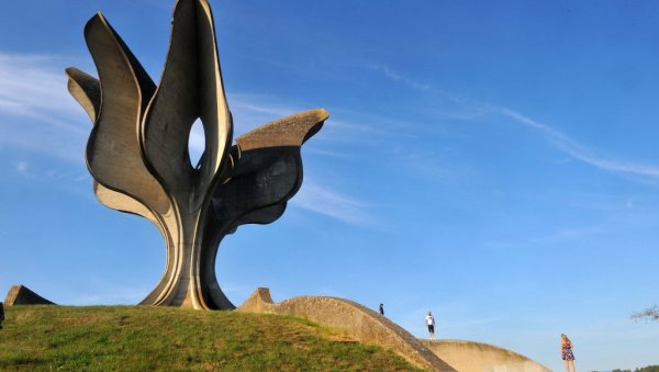 ЦЗДС У ДОЊОЈ ГРАДИНИ И ЈАСЕНОВЦУ: Једином неослобођеном логору у Европи (ВИДЕО) ЦЗДС У ДОЊОЈ ГРАДИНИ И ЈАСЕНОВЦУ: Једином неослобођеном логору у Европи (ВИДЕО)