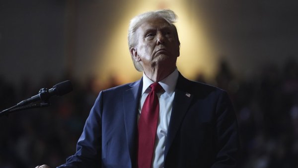 ТРАМП САМОУВЕРЕН: Кина је теже погођена америчким царинама него САД кинеским ТРАМП САМОУВЕРЕН: Кина је теже погођена америчким царинама него САД кинеским