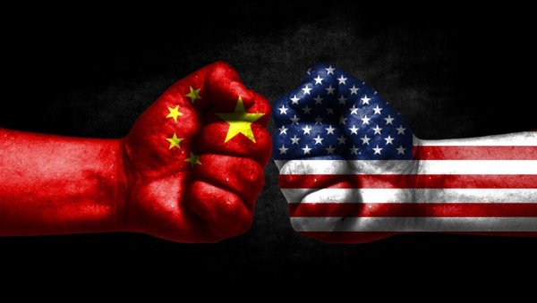 ТРАМП ПРЕТИ ПЕКИНГУ: Ако Кина не укине узвратне царине суочиће се са царинама од 50 одсто ТРАМП ПРЕТИ ПЕКИНГУ: Ако Кина не укине узвратне царине суочиће се са царинама од 50 одсто