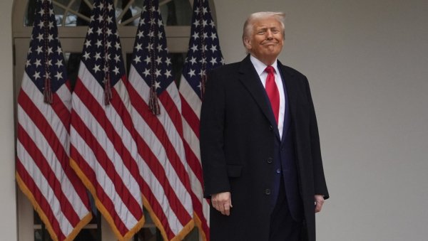 ТРАМП ОБЈАВИО КОМПЛЕТАН СПИСАК ТАРИФА, НА ЊЕМУ И СРБИЈА: Ово су сви детаљи дела новог економског плана (ФОТО) ТРАМП ОБЈАВИО КОМПЛЕТАН СПИСАК ТАРИФА, НА ЊЕМУ И СРБИЈА: Ово су сви детаљи дела новог економског плана (ФОТО)