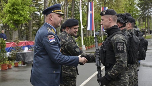 НАЈИСТАКНУТИЈИМ ПОЈЕДИНЦИМА УРУЧЕНЕ НАГРАДЕ И ПОХВАЛЕ: Обележен Дан Одреда војне полиције специјалне намене Кобре у касарни Васа Чарапић НАЈИСТАКНУТИЈИМ ПОЈЕДИНЦИМА УРУЧЕНЕ НАГРАДЕ И ПОХВАЛЕ: Обележен Дан Одреда војне полиције специјалне намене Кобре у касарни Васа Чарапић
