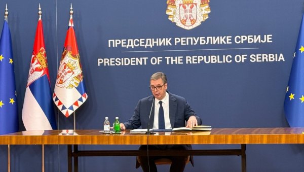 СТИЖУ ПАРЕ: Вучић најавио - На мој предлог од сутра креће исплата СТИЖУ ПАРЕ: Вучић најавио - На мој предлог од сутра креће исплата