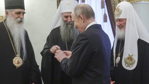 ПУТИН ДОБИО СПЕЦИЈАЛАН ПОКЛОН ОД ПАТРИЈАРХА ПОРФИРИЈА: Савезнички односи са Србијом најтоплији и најближи (ФОТО) ПУТИН ДОБИО СПЕЦИЈАЛАН ПОКЛОН ОД ПАТРИЈАРХА ПОРФИРИЈА: Савезнички односи са Србијом најтоплији и најближи (ФОТО)