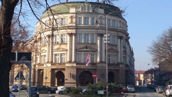 ОДРЖАЛИ ПЛЕНУМ СЛОБОДНОГ УНИВЕРЗИТЕТА Професори терористи руше државу: Усвајају незакониту декларацију и хушкају студенте на насиље ОДРЖАЛИ ПЛЕНУМ СЛОБОДНОГ УНИВЕРЗИТЕТА Професори терористи руше државу: Усвајају незакониту декларацију и хушкају студенте на насиље