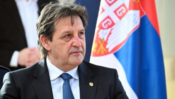 МИНИСТАР ГАШИЋ: Понош да одговори зашто је уништавао Војску Србије МИНИСТАР ГАШИЋ: Понош да одговори зашто је уништавао Војску Србије