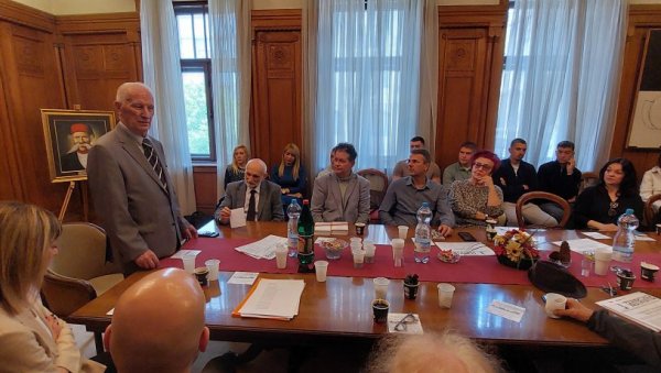 ПЕСНИЦИ КОЈИ СУ ГИНУЛИ ОД УНУТРАШЊЕГ МЕТКА: Књижевни матине Недостају нам посвећен великанима одржан у Дому Вукове задужбине