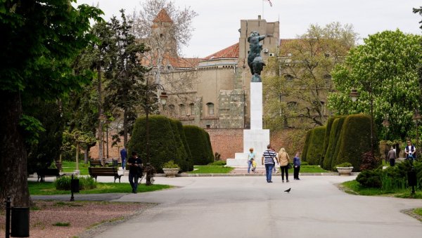 ОЧЕКУЈТЕ ЛЕТЊЕ ТЕМПЕРАТУРЕ Временска прогноза за петак 30. мај: Још данас понесите кишобран, па следи преокрет ОЧЕКУЈТЕ ЛЕТЊЕ ТЕМПЕРАТУРЕ Временска прогноза за петак 30. мај: Још данас понесите кишобран, па следи преокрет