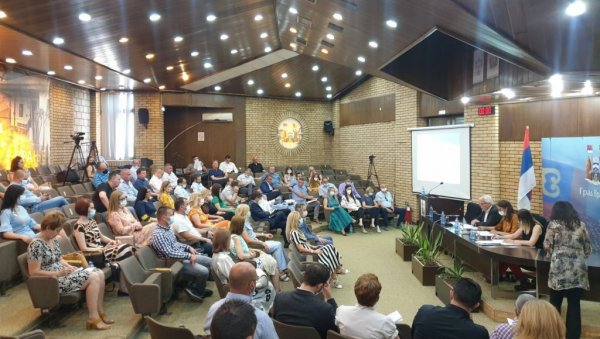 ОДБОРНИЦИ У ВРАЊУ ЗАСЕДАЈУ ПРЕД ВИДОВДАН: 13. седница Скупштине града ОДБОРНИЦИ У ВРАЊУ ЗАСЕДАЈУ ПРЕД ВИДОВДАН: 13. седница Скупштине града