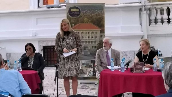 ЗАВИЧAЈНО УДРУЖЕЊЕ „ЖУТО ЦВЕЋЕ“: Награда успешном гимназијалцу из Врања ЗАВИЧAЈНО УДРУЖЕЊЕ „ЖУТО ЦВЕЋЕ“: Награда успешном гимназијалцу из Врања