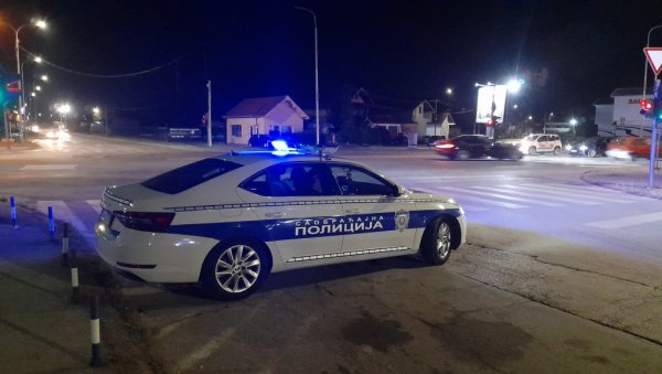 ПИЈАН ИЗАЗВАО САОБРАЋАЈНУ НЕСРЕЋУ И ПОБЕГАО? Тешко повређен човек преминуо у лесковачкој болници ПИЈАН ИЗАЗВАО САОБРАЋАЈНУ НЕСРЕЋУ И ПОБЕГАО? Тешко повређен човек преминуо у лесковачкој болници