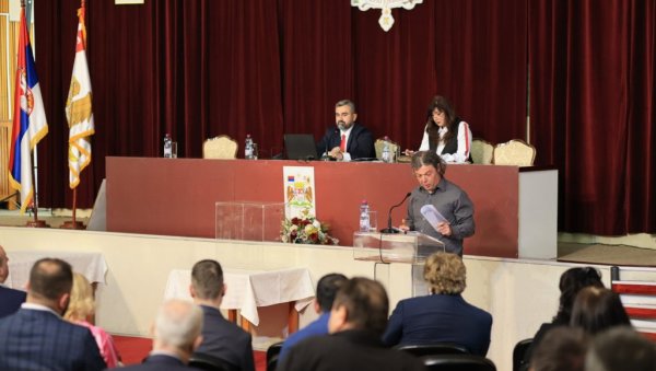 ЈОШ ЈЕДНА ВЕЛИКА ИНВЕСТИЦИЈА У КРАГУЈЕВЦУ: За гасификацију града и околине 44 милиона евра ЈОШ ЈЕДНА ВЕЛИКА ИНВЕСТИЦИЈА У КРАГУЈЕВЦУ: За гасификацију града и околине 44 милиона евра