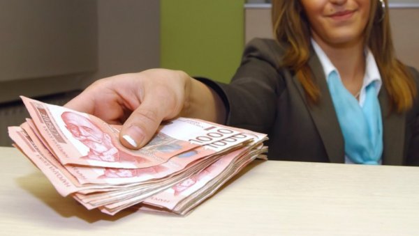 СТИЖЕ НОВЧАНА ПОМОЋ: На листи за исплату више група грађана, помињу се ова два датума