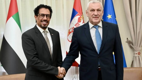 ЗАЈЕДНИЧКИ РАД НА ПОЉУ ТЕХНОЛОГИЈЕ: Министар Бела Балинт са амбасадором УАЕ Ахметом Хатемом Алменхалием