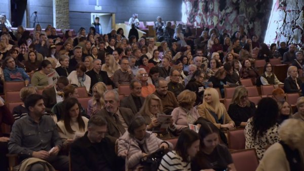 ИЗУЗЕТИ НА ОТВАРАЊУ ЈУГОСЛОВЕНСКОГ ПОЗОРИШНОГ ФЕСТИВАЛА: Документовање трагедије