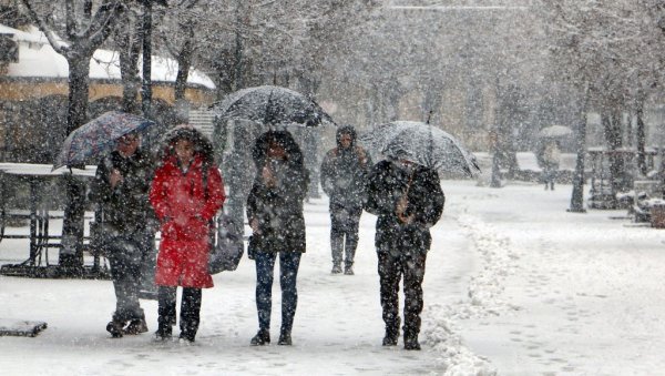 ОВОГ ДАТУМА СТИЖЕ ЗАХЛАЂЕЊЕ И СНЕГ: Пред Србијом нови температурни шок, ево какво нас време чека за Сретење