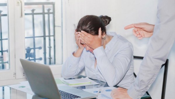 ПАПРЕНА КАЗНА: Директор радници рекао да је кромпир, а она му дебело наплатила