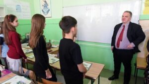 NA DATA CENTAR U KRAGUJEVCU PRIKLjUČENO 400 ŠKOLA: Ministar Stanković o reformama u obrazovanju