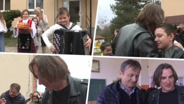 МИТРОВИЋ ПОСЕТИО РОДНИ КРАЈ СВОЈИХ ПРЕДАКА: Сваки ђак у Марковици добио таблет и школски прибор, а школи уручена и велика новчана донација