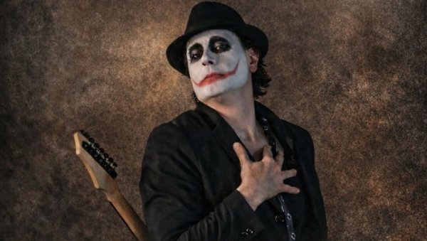 ТРОСТРУКА ПРОМОЦИЈА ДЕЛА БАНЕТА ЈЕЛИЋА: У Клубу РТС уметник представља роман, ликовну изложбу и музички албум