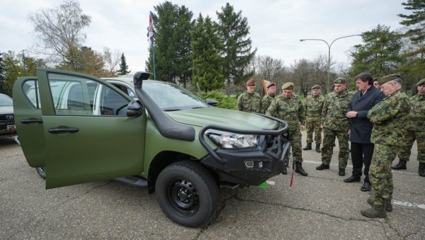 МИНИСТАРСТВО ОДБРАНЕ РЕПУБЛИКЕ СРБИЈЕ: Нових 100 теренских возила за јединице Војске Србије
