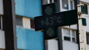 UPALjEN METEOALARM, U SRBIJI SVE TOPLIJE: Evo kako se ponašati tokom toplotnog talasa