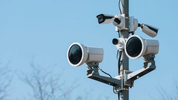 ЗАБОРАВИТЕ НА ОБИЧНЕ КАМЕРЕ, СТИЖЕ НЕШТО МНОГО ЈЕЗИВИЈЕ: Нови систем вас неће пратити само преко таблица, већ и телефона, сата, чак и чипова